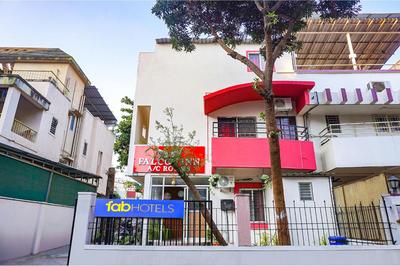 FabHotel New Falcon Inn