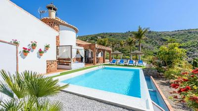 Villa Las Palmeras de Torrox by Ruralidays