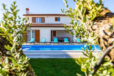 Villa Alba Bianca near Pula for 6 people with children playground and wellness