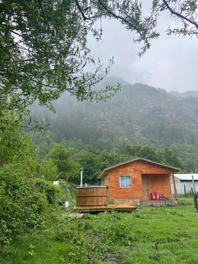 cabaña a los pies del cerro