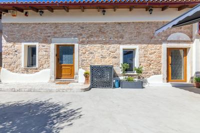 Thrapsano House with Private Pool for Families by Hospi
