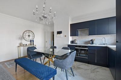 Arte Stays - 3-Bed Flat with 3 Bathrooms - Heart of Finchley road - 2 min walk to Underground Station photo 2