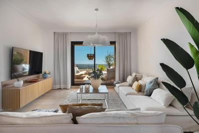 Elegant 3-Bedroom with Incredible Sea Views