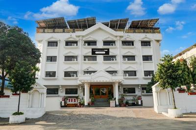 Super Townhouse Subhash Nagar Formerly Royal Palazzo