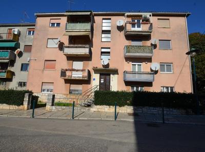 Warm and Welcoming Apartment with Balcony