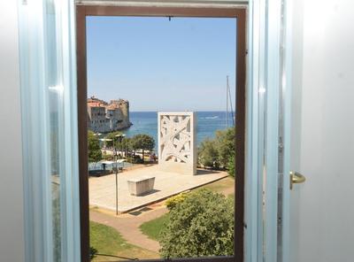 Sunny Rovinj Apartment with Sea View