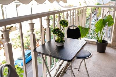 Entire Apt, 2nd Floor, Next to Metro