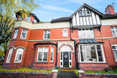 Premium Apartment with Street Parking & High-Speed WiFi - Wolverhampton 9PC