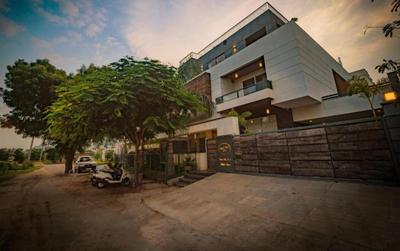 Palette Shikarbadi formerly Belle Vue