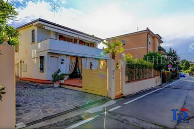 Garden & Pool DesenzanoLoft Official Partner Homes & Villas by Marriott Bonvoy