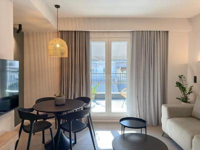 LIV Luxury Mini Penthouse City Center 7A