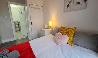 Cosy studio with kitchenette and private bathroom - 15mins to Central London!