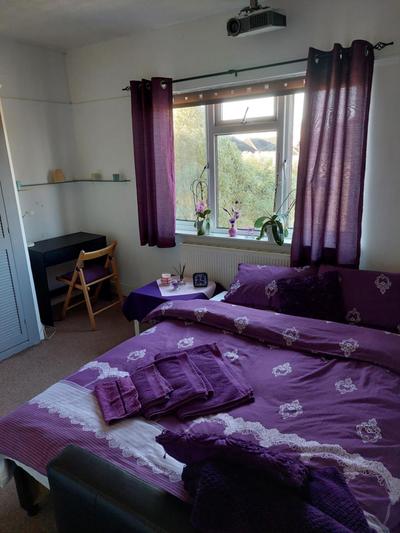 wygodny pokoj jednoosobowy