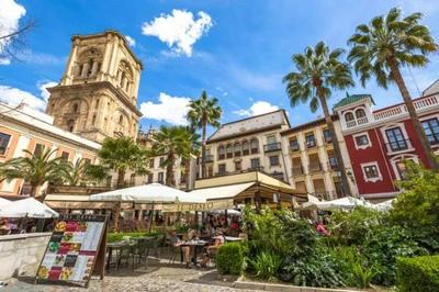 La Plaza, En el Centro y Parking garaje Gratuito