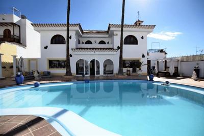 Large Villa in Maspalomas with Huge Private Pool, Jacuzzi & Gym