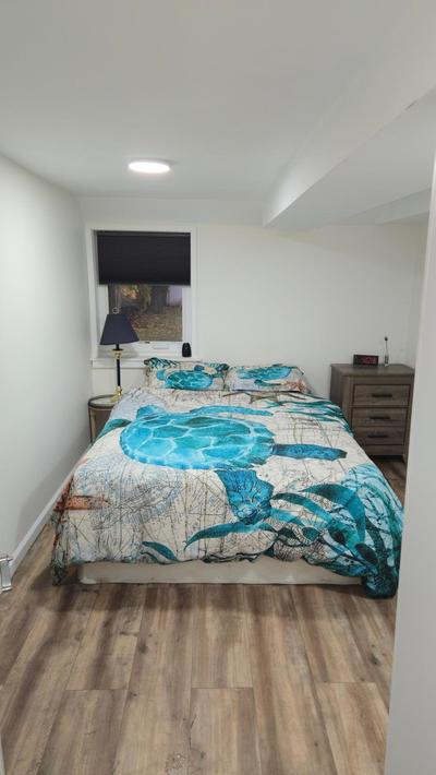 Cozy Private Room in Newly Renovated Basement Apartment with Shared Bath