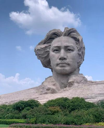 Anya Hotel -Next to Jiefang West Bar Street 2 minutes to the subway station free coffee free laundry free gym, huge windows