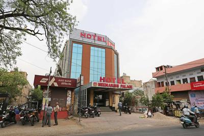 OYO 82049 Hotel Meenakshi Palace