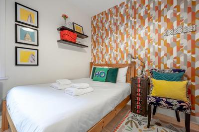Spacious 2-BDR Vibrant City Cottage in Camberwell