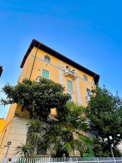 Liberty apartment in Milan