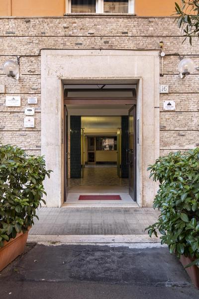 Vatican 2bedr apt