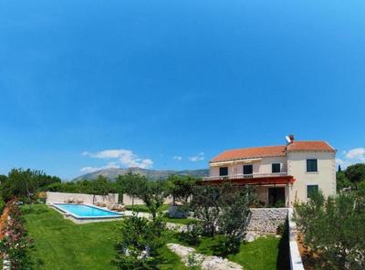 House with a Spacious Garden and Swimming Pool