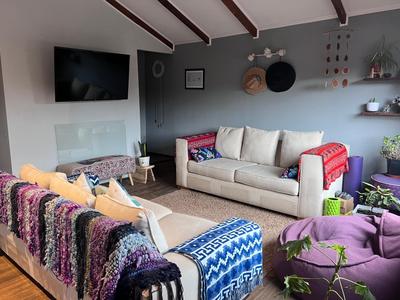 Habitación con camas simple y doble