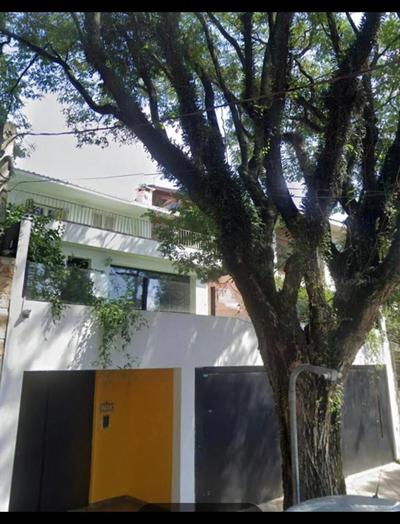 Casa linda e bem localizada