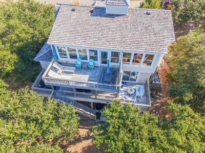 Waterfront luxury w-beach resort-pool-golf-tennis-fishing & views!