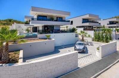 4br Prestigious Villa With Heated Pool In Marina Trogir