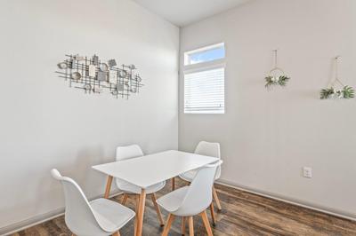 Spacious 2BR King Bed Suites Close to Downtown and Airport