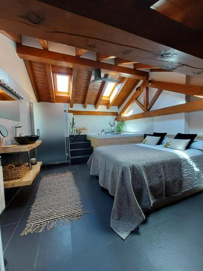 Lo Attic