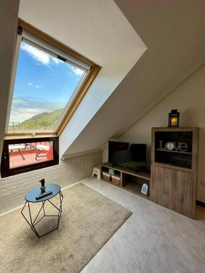 Penthouse views estuary and mountains in Unquera