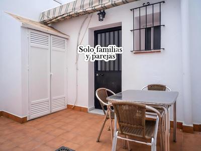 Apartamento con Patio y Aire Acondicionado en el Centro de Conil - ES-180-31