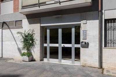 Modern Spacious Apartment on the Tevere