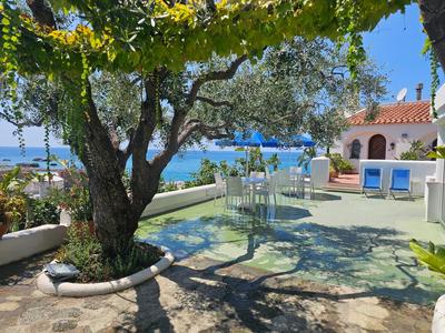 Paco Mare Residence