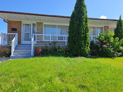 Lala-near Pearson airport-mall-free parking