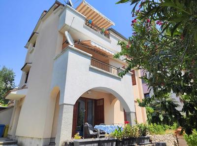 Comfortable Crikvenica Stay with Private Parking