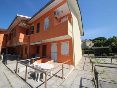 Enjoy our flat with garden in Rosolina