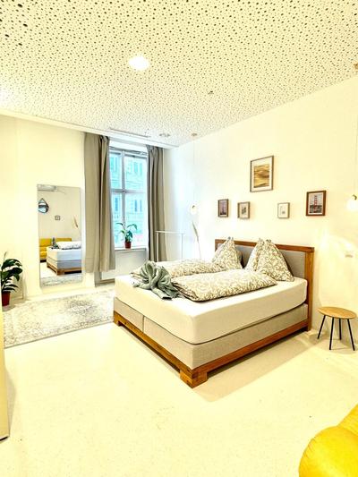 Central Opera Apartment 140 m2