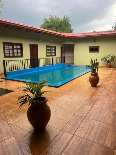 Apart, construido por la familia, con pileta!