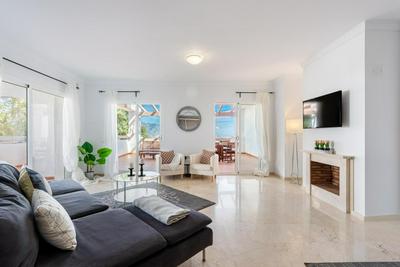 3 Bedroom Huge Terrace Pool & Views