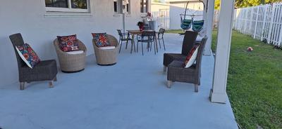 Holliday 3-bedroom Private duplex House full kitchen living room Parking WiFi BBQ Karaoke Available