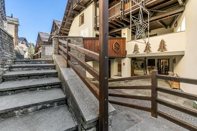 Grange Romantic Retreat Mountain View - Happy Rentals