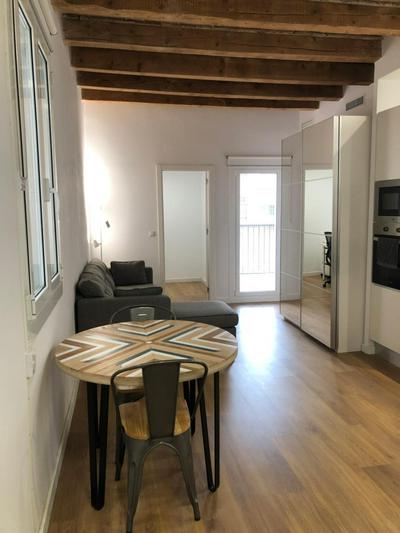 Charming modern flat in Barcelona