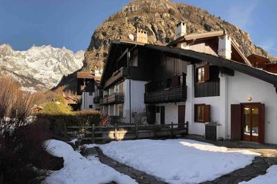 Courmayeur 2BR 2BA Terrace, Amazing View & Parking