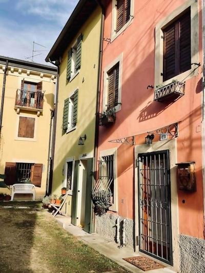 Romeos Cottage Public free parking bike rental