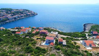 Cozy Sea View House with Pool