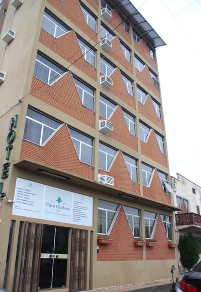 Oasis Chartouni Hotel