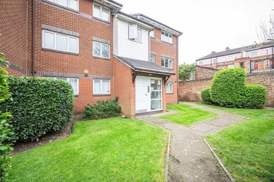Cosy 2 bedroom flat close to Tower Bridge with free parking